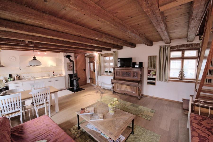 Goldgemaeuer Appartements Оксенфурт Экстерьер фото